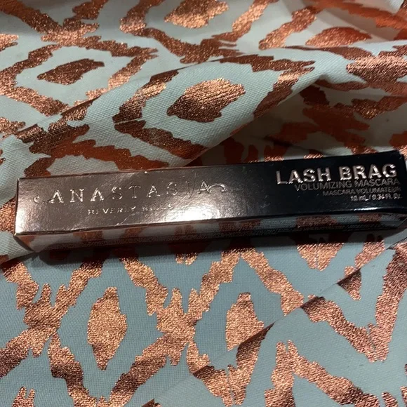 Anastasia Beverly Hills Lash Brag Volumizing Mascara - Picture 6 of 7
